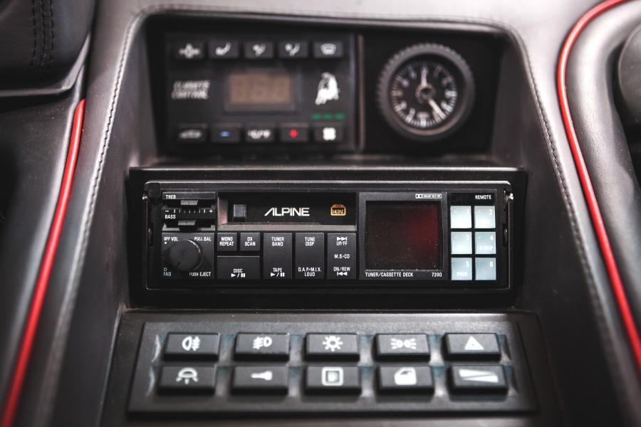 Детали интерьера Lamborghini Diablo 1990 года  (NA) (фото 39 из 39)